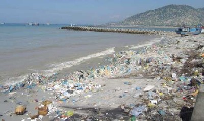 Ô nhiễm rác thải nhựa tại các khu du lịch biển
