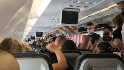 Nguy cơ lây nhiễm coronavirus trên máy bay