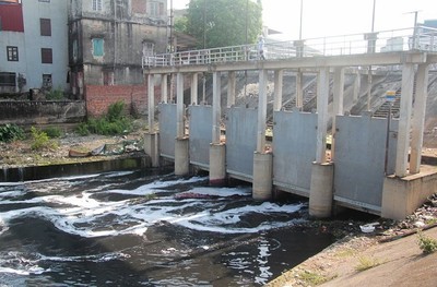 Bắc Giang: Sông Cầu oằn mình “gánh” nước thải