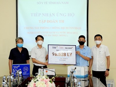 Tập đoàn TH trao tặng Hà Nam, Vĩnh Phúc hơn 145.000 sản phẩm đồ uống