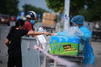 Chùm ảnh: Bệnh viện K Tân Triều phong tỏa nghiêm ngặt