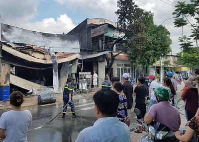 TPHCM: Cháy nổ kinh hoàng cửa hàng bán sơn