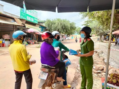 Công an Đắk Nông tuyên truyền công tác bầu cử tại huyện Cư Jút