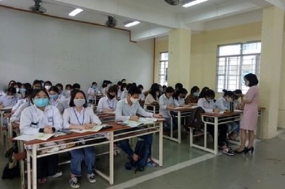TP Hồ Chí Minh cho học sinh lớp 9 và lớp 12 trở lại trường