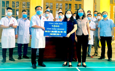 15 cán bộ y tế Yên Bái đến Bắc Giang hỗ trợ phòng, chống COVID-19