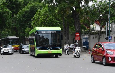 Xe buýt điện VinBus chạy thử nghiệm một số tuyến nội đô Hà Nội