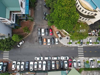Khu liên cơ Võ Chí Công: Nên xây bãi đỗ xe mới thay vì 'đối phó'?