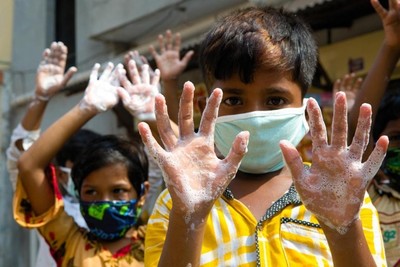 Hơn 1 năm bùng phát đại dịch, trẻ em thế giới đang sống thế nào?