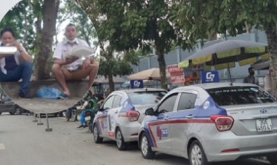 'Ngồi trên lửa' COVID-19: Dân lái taxi rao bán xe, bỏ nghề