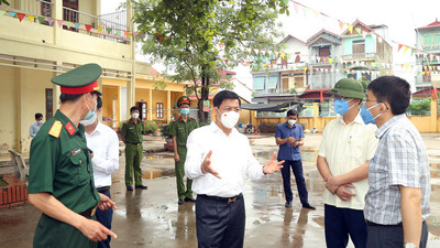 Bắc Giang: Tạm đình chỉ công tác chủ tịch xã lơ là phòng chống dịch