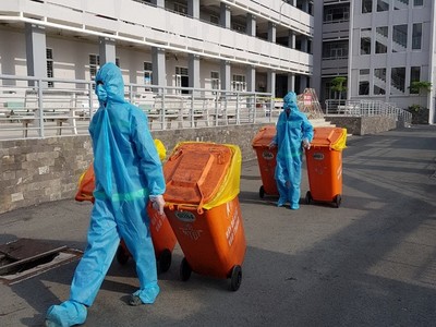Hà Nội: Đảm bảo an toàn xử lý rác thải tại khu cách ly