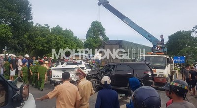 Thanh Hóa: Hàng loạt ôtô tông nhau liên hoàn, 1 người chết