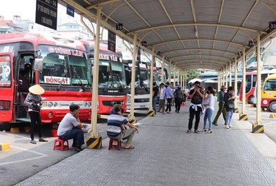 Hà Nội: Tạm dừng vận tải hành khách công cộng đến 14 tỉnh, thành phố