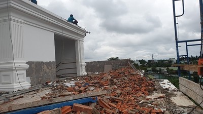 Lâm Đồng: Cận cảnh tháo dỡ biệt thự “khủng” không phép tại Bảo Lộc