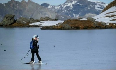Thụy Sĩ: Băng tan hình thành gần 1.200 hồ nước trên dãy núi Alps
