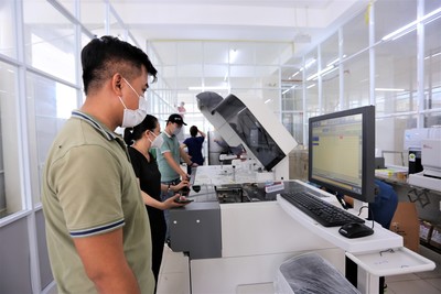 Bộ Y tế hỗ trợ Đà Nẵng máy xét nghiệm, xe tiêm vắc-xin lưu động