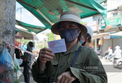 Ngày đầu tiên người dân Hà Nội dùng 'thẻ đi chợ' theo ngày chẵn, lẻ