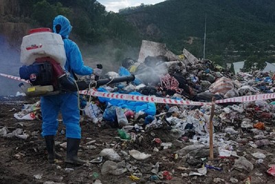 Đà Nẵng: Ngang nhiên mang rác thải y tế đổ lẫn rác sinh hoạt