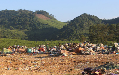 Thị xã Thái Hòa: Bãi rác ‘soán’ đất canh tác, dân khổ vì ô nhiễm