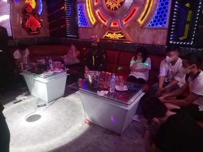 Quảng Ngãi: Triệt phá quán karaoke tổ chức sử dụng ma túy