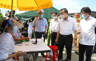 Hà Nội tăng cường phòng dịch: Không để người dân ra ngoài địa bàn