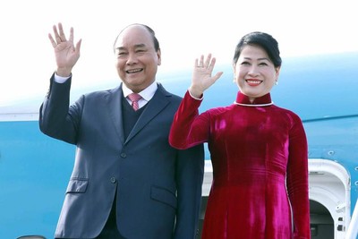 Chủ tịch nước Nguyễn Xuân Phúc lên đường thăm hữu nghị CHDCND Lào