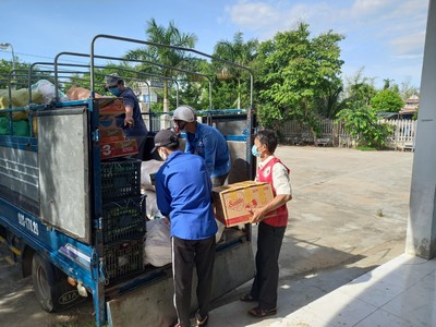 Người dân Quảng Nam hỗ trợ hơn 30 tấn rau củ, thực phẩm cho Đà Nẵng