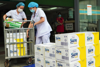 Vinamilk tiếp sức tuyến đầu chống dịch tại 50 bệnh viện trên cả nước