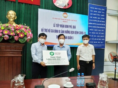 Van Phuc Group tiếp tục ủng hộ 2,2 tỷ cho các hoàn cảnh khó khăn