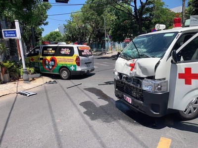 Đà Nẵng: 2 xe cứu thương tông nhau, F0 tử vong, điều dưỡng bị thương