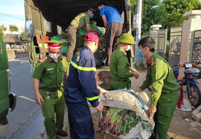 Công an Quảng Nam hỗ trợ 15 tấn nông sản cho người dân Đà Nẵng