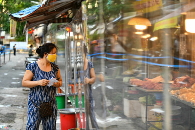 'Chợ nhà giàu' phố cổ Hà Nội hoạt động trở lại