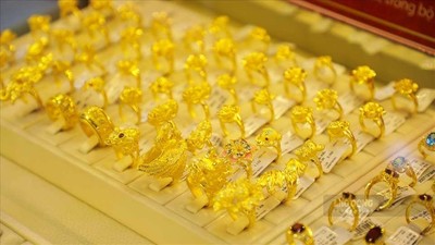 Giá vàng ngày 25/2: Vàng trong nước lập kỷ lục mới về giá