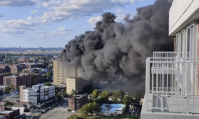 Cháy bệnh viện tại Mỹ, cột khói cao hàng trăm mét