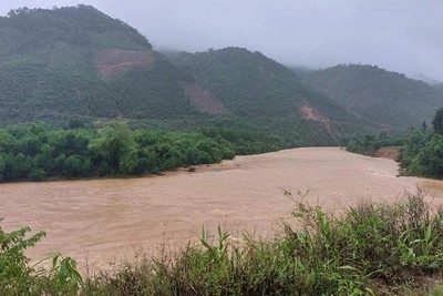 45 người mắc kẹt trong rừng do mưa bão tại Thừa Thiên Huế