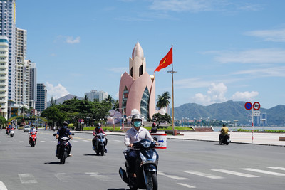 Người dân vùng đỏ và cam ở Nha Trang lấy mẫu tầm soát cộng đồng 3 ngày/lần