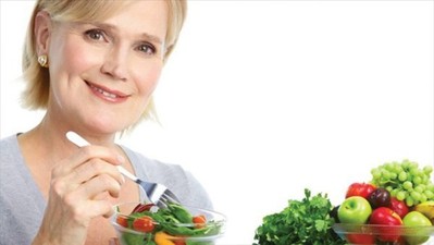 Phụ nữ trên 50 tuổi nên áp dụng 3 chế độ ăn kiêng