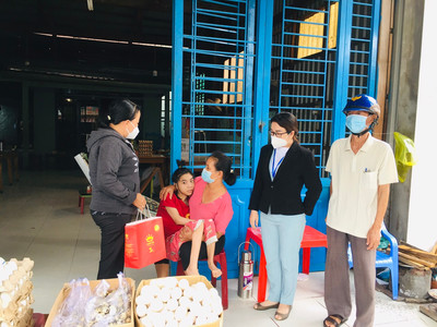 Cần Thơ: Huyện Phong Điền Trao quà cho các cháu khuyết tật nhân Tết Trung Thu