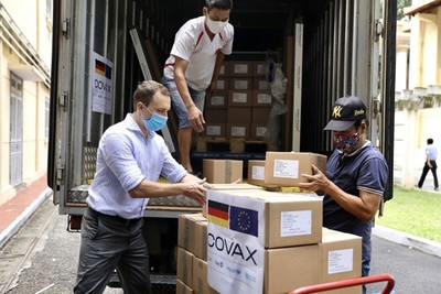 Chính phủ Đức trao tặng 852.480 liều vaccine COVID-19 đã về đến Việt Nam