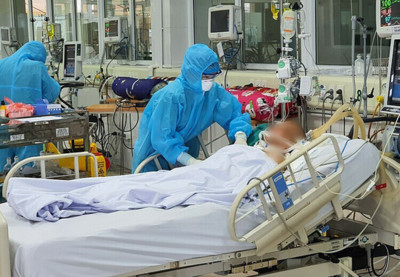 Sáng 18/9: Việt Nam hiện có hơn 5.500 ca COVID-19 nặng đang điều trị