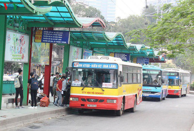 Áp dụng “thẻ xanh, thẻ vàng Covid” với hành khách đi xe buýt ở Hà Nội