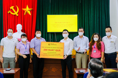 CBNV T&T Group trao tặng 3000 suất quà cho người dân Hà Nội gặp khó khăn do Covid-19