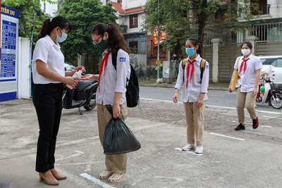 Hà Nội sẽ cho học sinh trở lại trường sau khi tiêm phủ 2 mũi vắc xin cho người dân