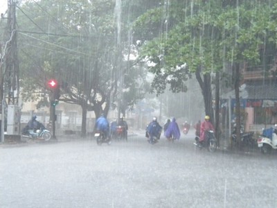 Thời tiết ngày 23/9, ảnh hưởng áp thấp nhiệt đới, miền Trung mưa lớn