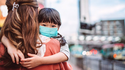 Trẻ em có thể bị lây nhiễm COVID-19 từ người lớn đã tiêm vắc xin