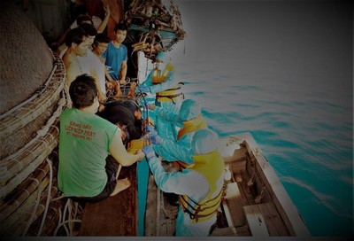 Tàu KN417 cấp cứu ngư dân bị bệnh nặng trên tàu cá QNa90444TS