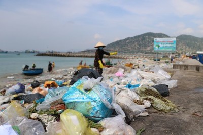Ninh Thuận: Báo động tình trạng ô nhiễm rác thải ven biển