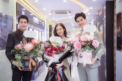 Sinh nhật ngập hoa được chở bằng siêu xe của Hoa hậu Đỗ Mỹ Linh