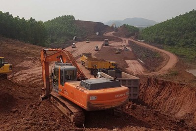 Dự án cao tốc Tiên Yên- Móng Cái được bàn giao thêm 67.000 m2 đất