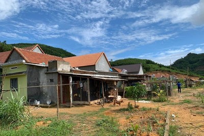 Quảng Ngãi: Khu tái định cư cho người dân vùng sạt lở lại bị sạt lở